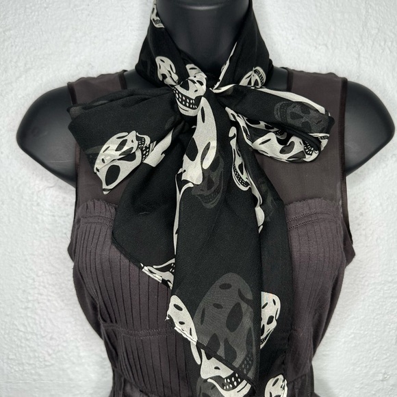 Skull scarf silky skull fabric use as table runner - Picture 2 of 8